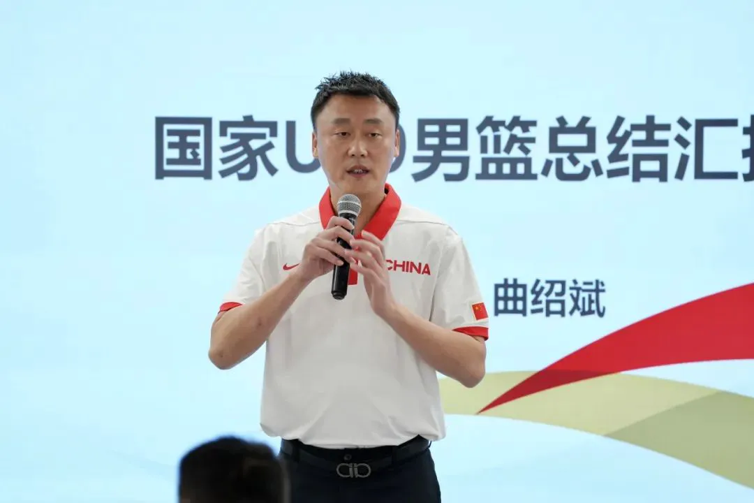 老年人如何安全地进行篮球接球训练?_2